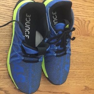 Adidas bounce sneakers. NEVER worn. Size 6.
